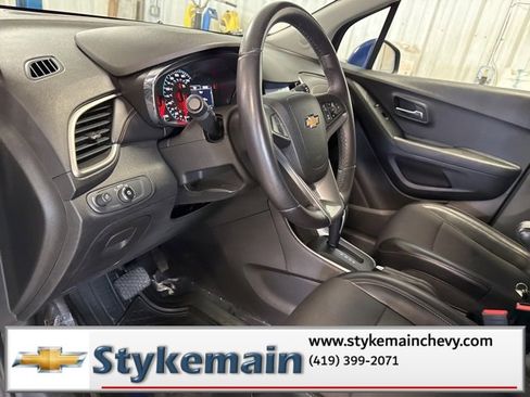 Used 2017 Chevrolet Trax LT w/ LT Convenience Package image 31