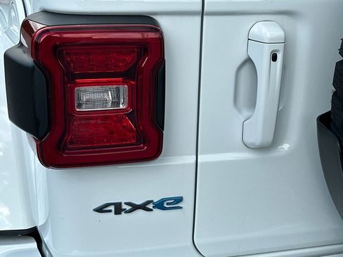 Used 2024 Jeep Wrangler High Altitude AWD/4WD image 6
