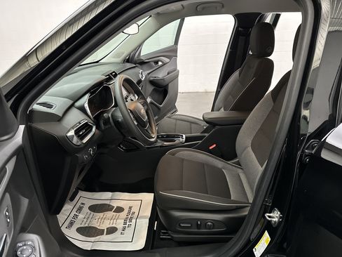 Used 2023 Chevrolet TrailBlazer LT AWD/4WD image 16