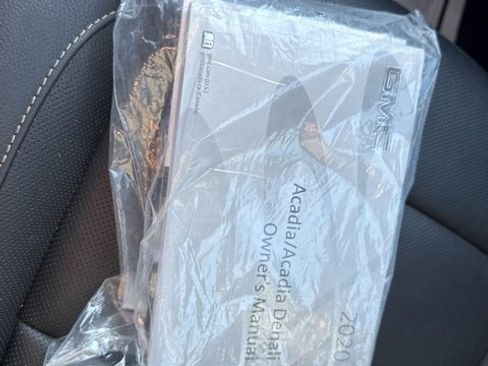 Certified 2020 GMC Acadia SLT w/ Driver Alert Package II image 24