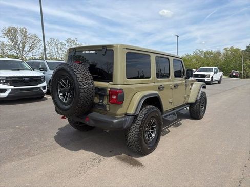 Used 2025 Jeep Wrangler Unlimited Rubicon image 3