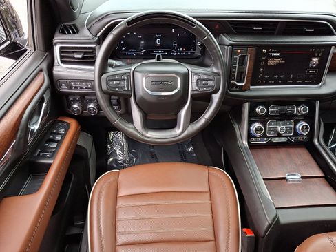 Used 2023 GMC Yukon XL Denali Ultimate AWD/4WD image 14