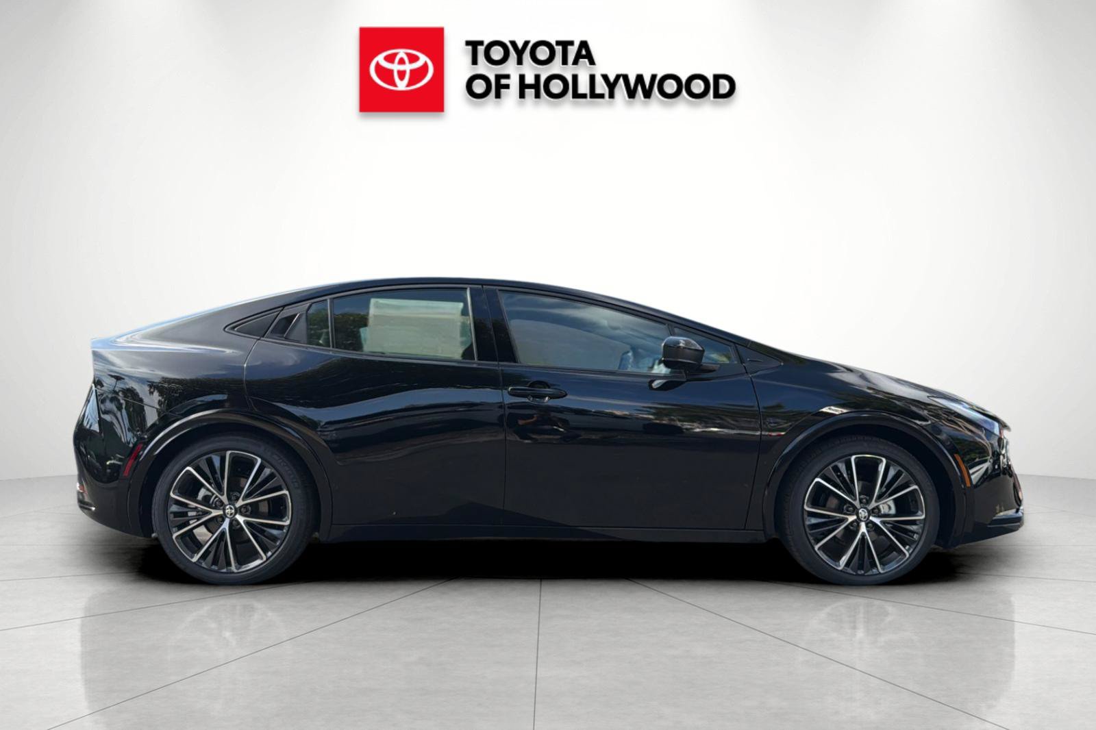 New 2027 Toyota Prius Limited w/ Limited Premium Package FWD image 3