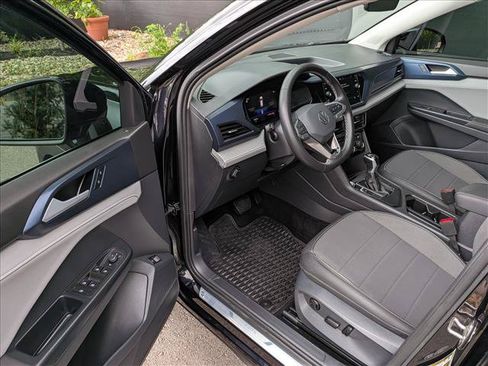 Used 2024 Volkswagen Taos SE w/ Panoramic Sunroof Package FWD image 22