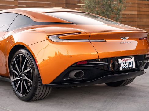 Used 2018 Aston Martin DB11 Coupe image 26