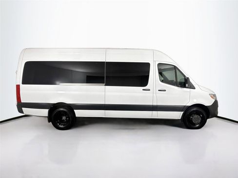 Used 2022 Mercedes-Benz Sprinter 3500 image 9