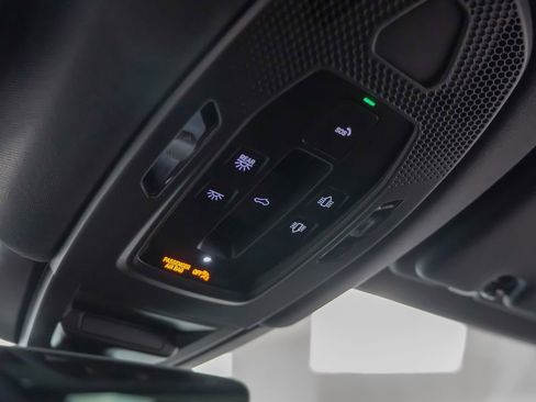 Certified 2025 Porsche Cayenne image 28