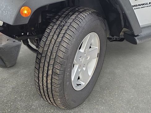Used 2015 Jeep Wrangler Unlimited Sport w/ Quick Order Package 24S AWD/4WD image 28