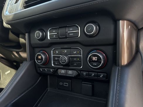 Used 2023 Chevrolet Suburban High Country image 35