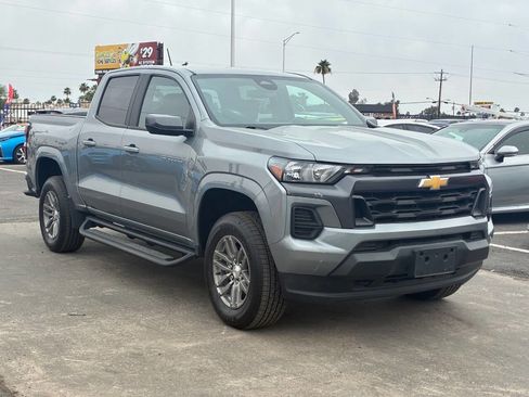 Used 2023 Chevrolet Colorado LT AWD/4WD image 12