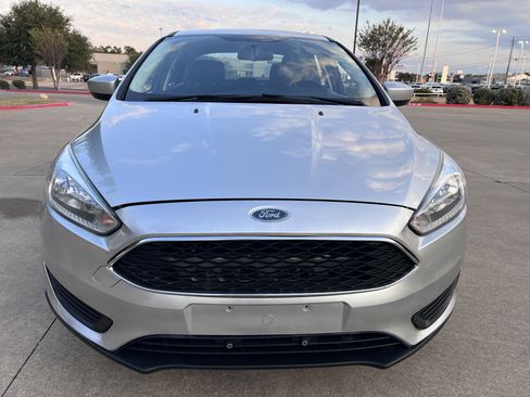 Used 2018 Ford Focus SE image 2