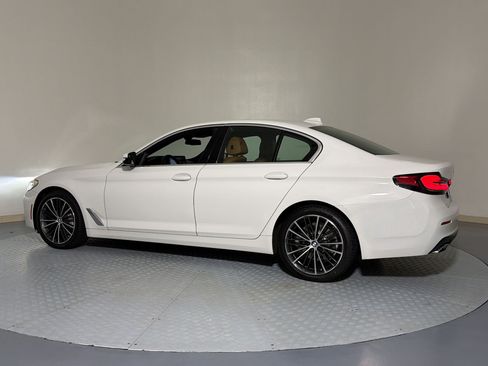 Used 2022 BMW 530i w/ Convenience Package RWD image 3