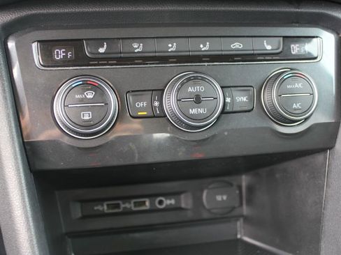 Used 2019 Volkswagen Tiguan SE image 19