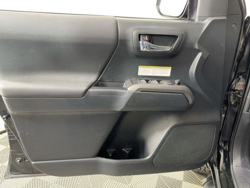 Used 2019 Toyota Tacoma TRD Off-Road image 19