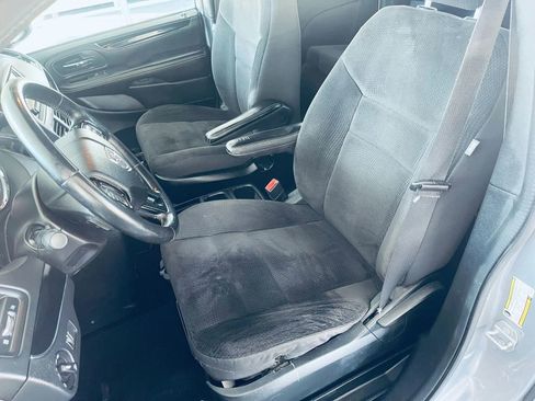 Used 2018 Dodge Grand Caravan SE FWD image 26