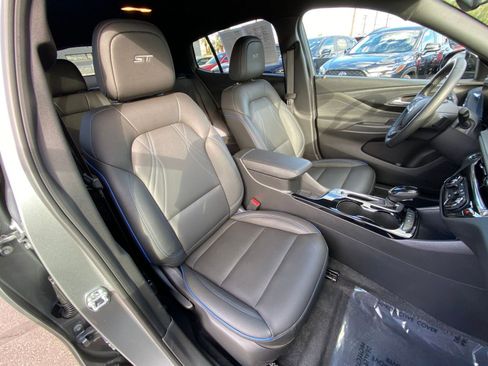 Used 2025 Buick Envista Sport Touring image 36