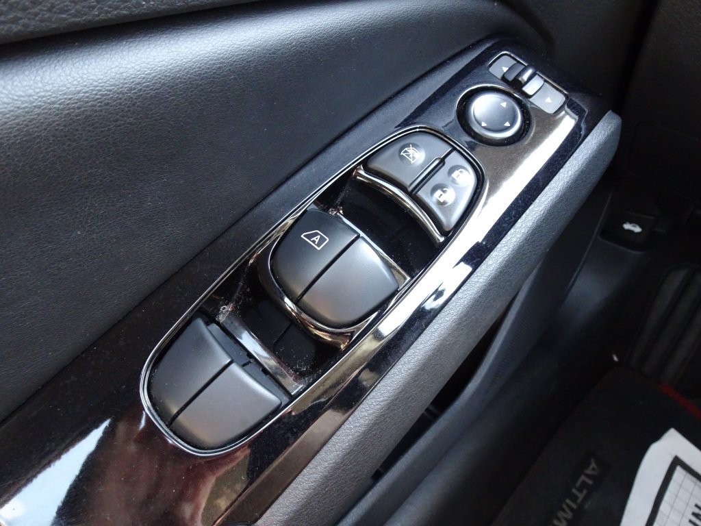 Used 2024 Nissan Altima 2.5 SR AWD/4WD image 22