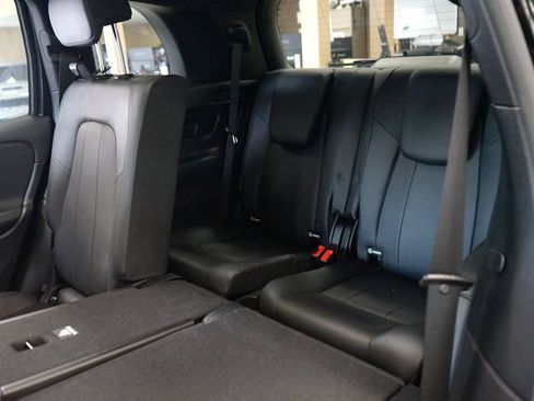Used 2023 Mercedes-Benz GLB 250 4MATIC w/ Premium Package image 13