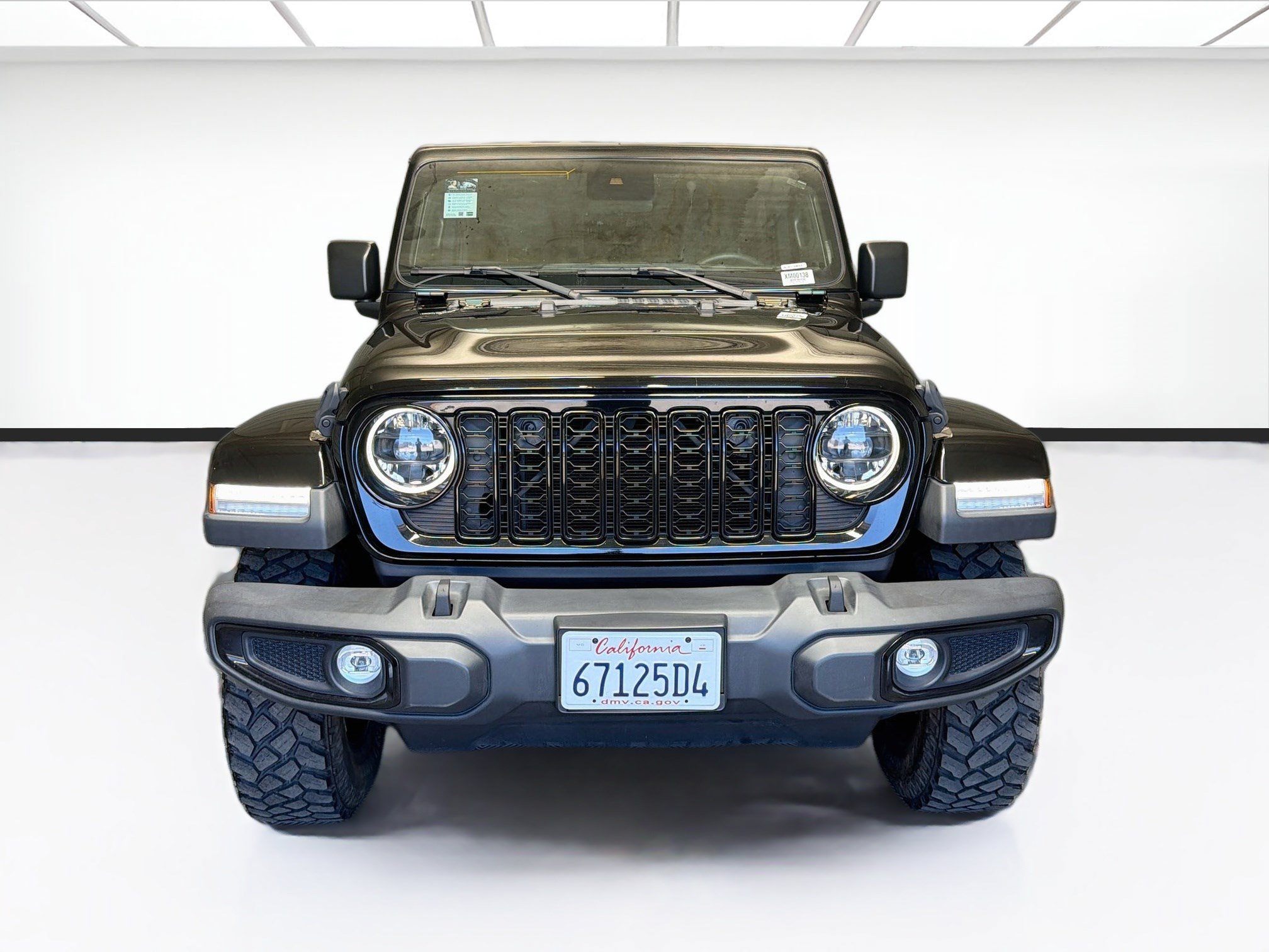 Used 2024 Jeep Gladiator Sport AWD/4WD image 2