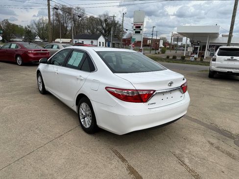 Used 2017 Toyota Camry LE FWD image 3