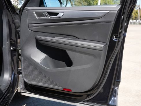 Used 2025 Volkswagen Atlas Cross Sport SE image 26