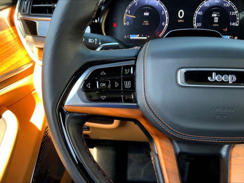 Used 2025 Jeep Grand Cherokee L Summit image 17