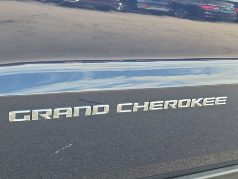 Used 2015 Jeep Grand Cherokee Limited AWD/4WD image 11