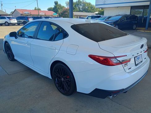 Used 2025 Toyota Camry SE w/ Convenience Package FWD image 3