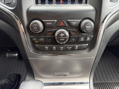 Used 2018 Jeep Grand Cherokee Laredo AWD/4WD image 28