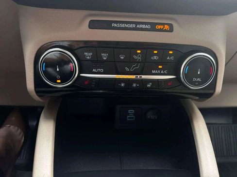 Used 2022 Ford Escape Titanium w/ Class II Trailer Tow Package image 35