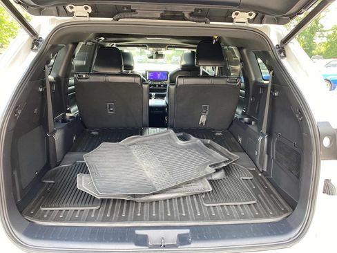 Used 2023 Toyota Highlander XSE AWD/4WD image 6
