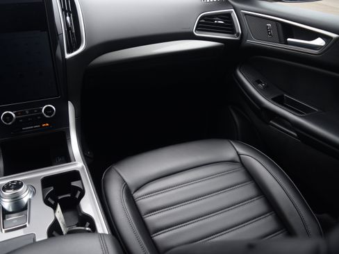 Used 2023 Ford Edge SEL w/ Convenience Package image 13