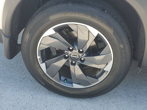 Used 2024 Nissan Rogue SV FWD image 12