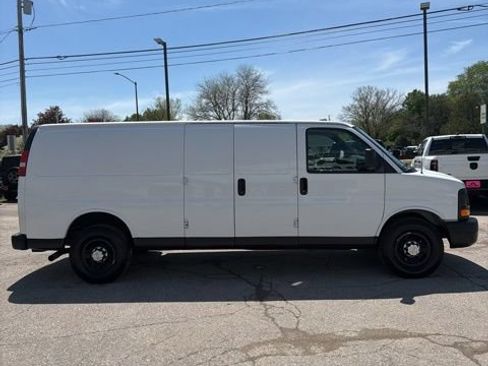 Used 2016 Chevrolet Express 2500 Extended RWD image 7