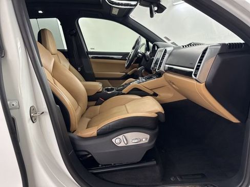 Used 2018 Porsche Cayenne Platinum Edition image 13