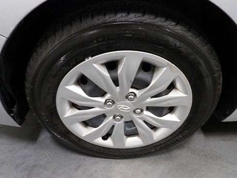 Used 2020 Hyundai Accent SE FWD image 18