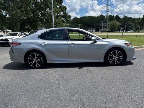 Used 2019 Toyota Camry SE w/ Audio Package FWD image 6