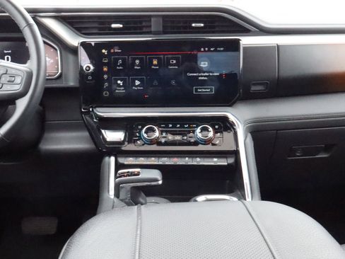 Used 2024 GMC Sierra 1500 Denali w/ Technology Package AWD/4WD image 10