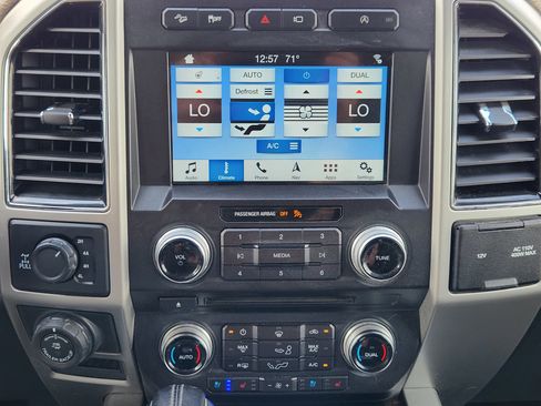 Used 2018 Ford F150 Lariat w/ Equipment Group 502A Luxury AWD/4WD image 17