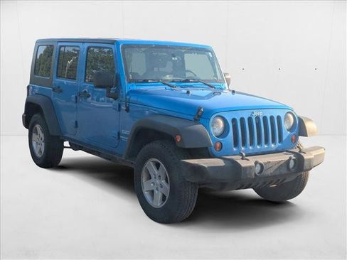 Used 2010 Jeep Wrangler Unlimited Sport image 3