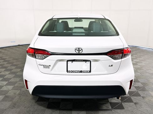 Used 2025 Toyota Corolla LE FWD image 4