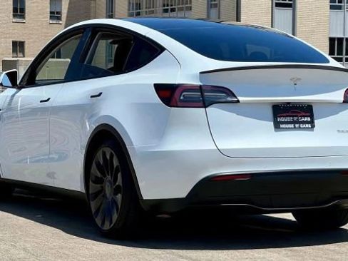 Used 2022 Tesla Model Y Performance image 9