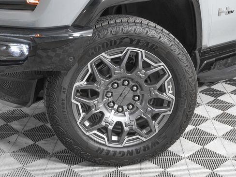 Used 2024 GMC Hummer EV 3X image 33