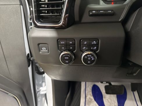 New 2025 GMC Sierra 3500 Denali w/ Denali Reserve Package image 21