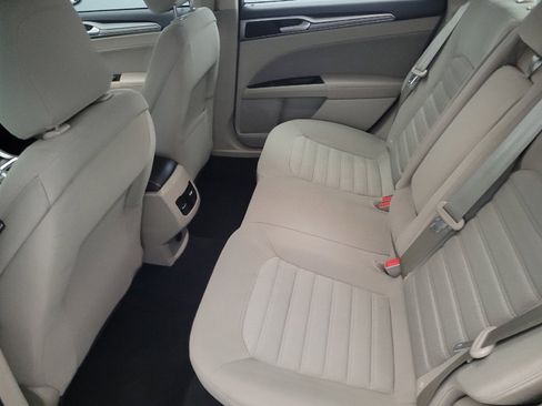 Used 2020 Ford Fusion SE image 18