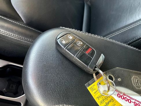 Used 2020 Jeep Renegade Limited image 9