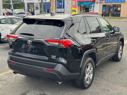 Used 2022 Toyota RAV4 XLE image 11