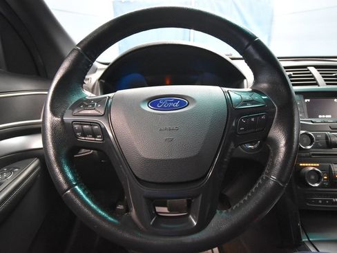 Used 2017 Ford Explorer XLT AWD/4WD image 11