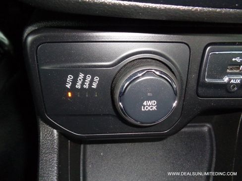 Used 2018 Jeep Renegade Latitude image 12