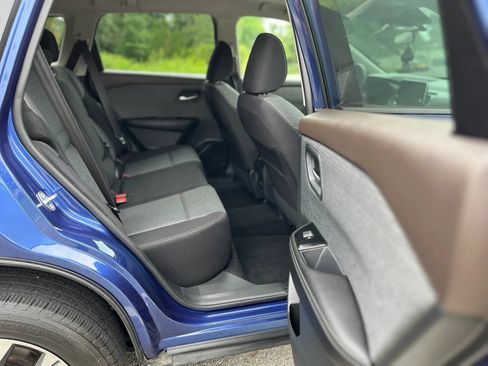 Used 2022 Nissan Rogue SV AWD/4WD image 12